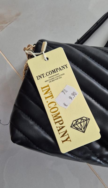 Krásna elegantná čierna kabelka, 