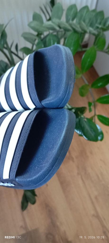 Šľapky, adidas,32