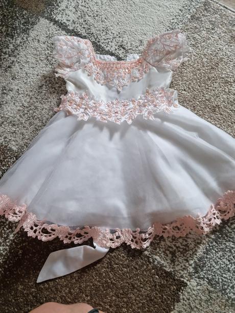 Slavnostné šaty, 80