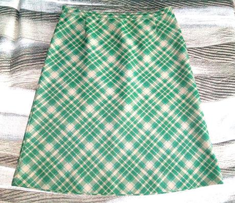 Zelenohnedá sukňa, l