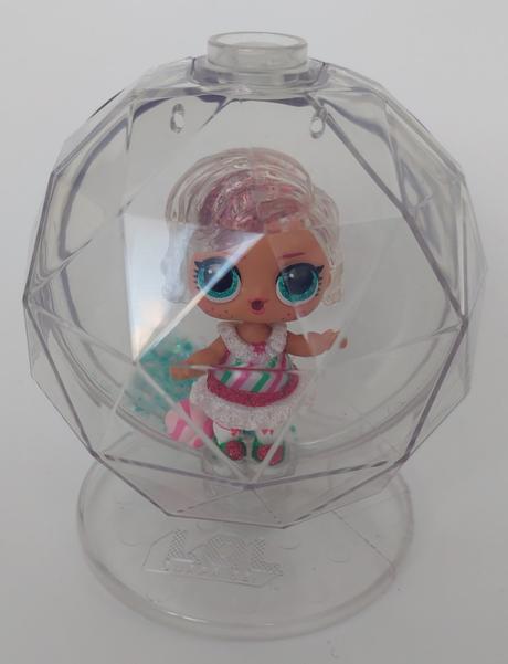 Lol babika vo vianočnej guli, 