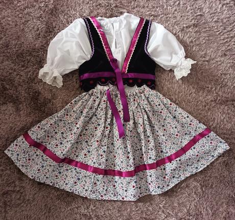 Dievčenský kroj 146/152, 146