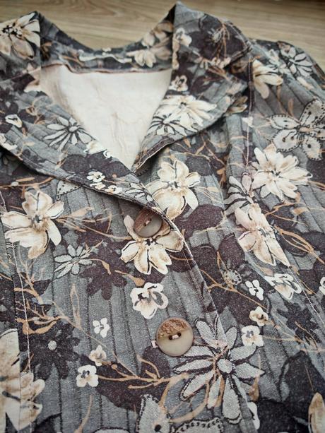 Pohodlný nohavicový kostým, 48