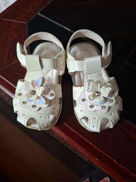 Sandálky pre dievčatko, veľ 22, 22