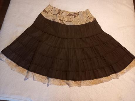 Zaujímavá suknička, 38