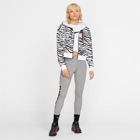 Štýlová mikina značky nike, pc 80 eur, nike