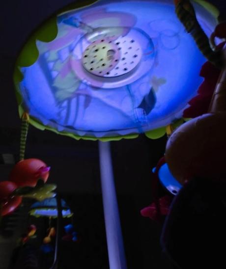 Kolotoč nad postielku tinylove pre bábätká,