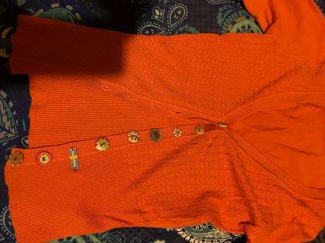 Svetrík farebnými gombíkmi, aeropostale,36