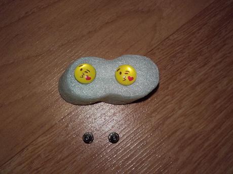 Náušnice emotikon - rôzne druhy,