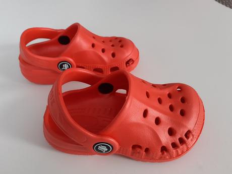 Crocs, 21