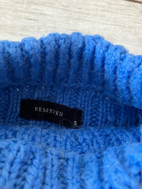 Sveter, reserved,s