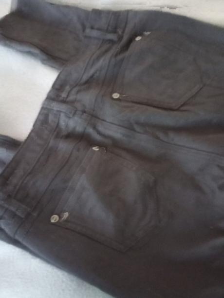 Sťahujúce nohavice, 44