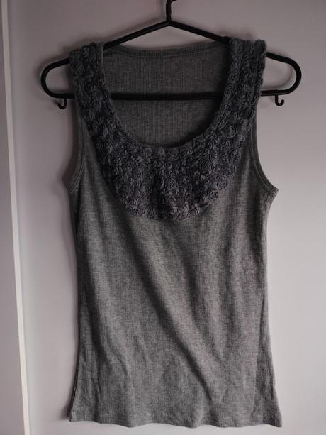 Sivé ozdobné tielko, s