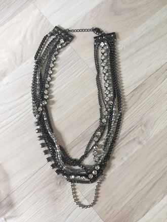 Mam na predaj nahrdelnik,