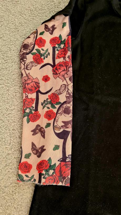 Tricko s "tetovanymi" rukavmi, 116