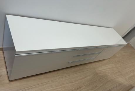 Komoda pod televizor ikea,