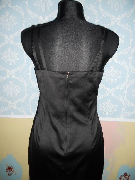 Saténové šaty, 38