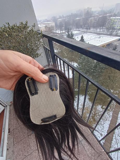 Topper z ľudských vlasov,