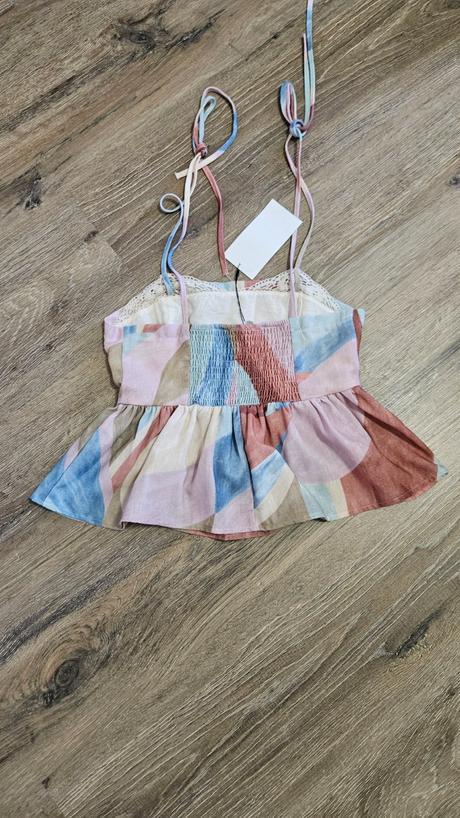 Top s volanom, zara,xs
