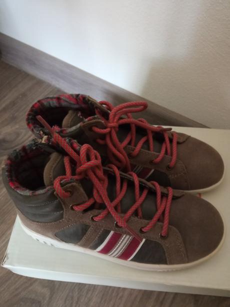 Nenosené chlapčenské topánky, 32