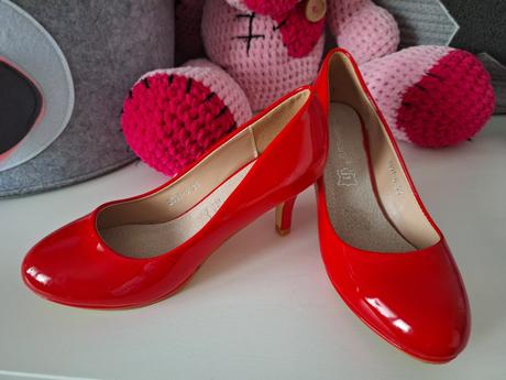 Červené lodičky, 35