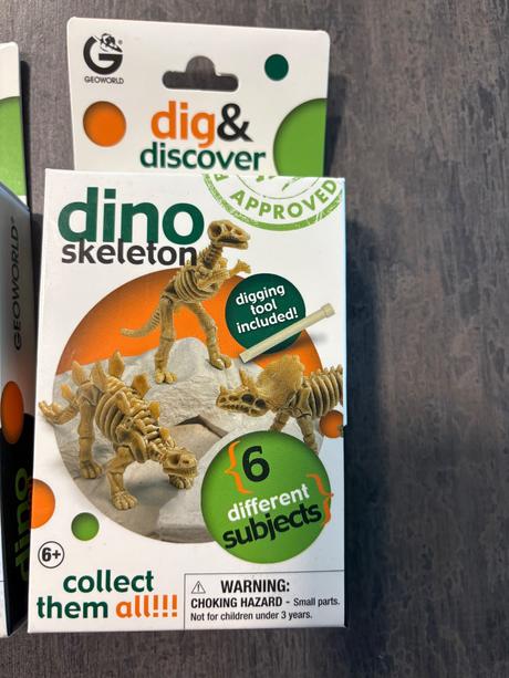 Geoworld - vykop a objav dinosaurov, 