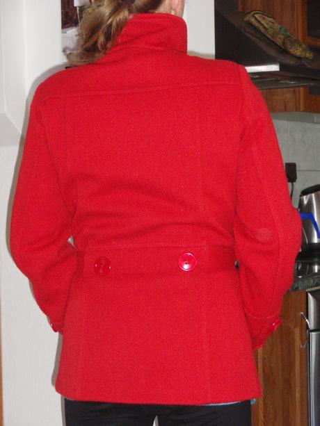 Malicko noseny cerveny kabat, s