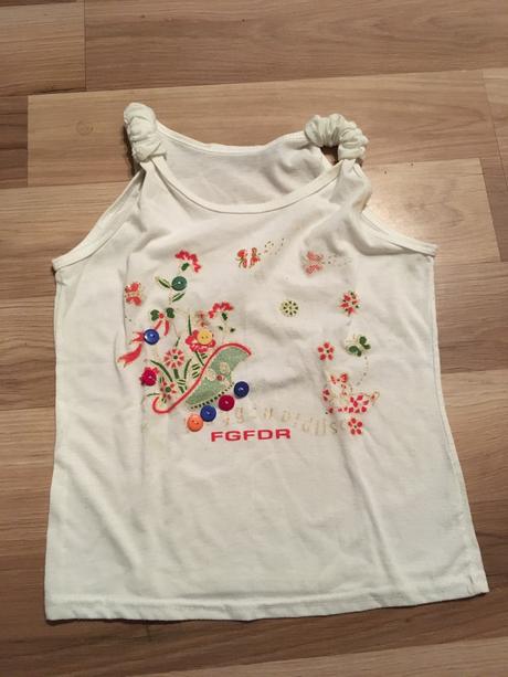 Tielko s kvietkami v predu, 122