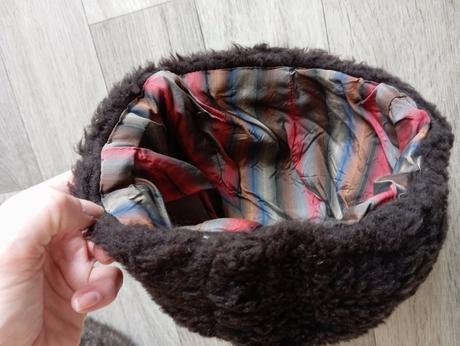 Stará tmavohnedá baranica čiapka, 