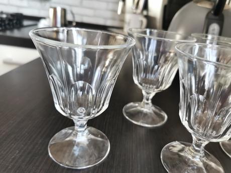 Starožitné poháre na stopke, 