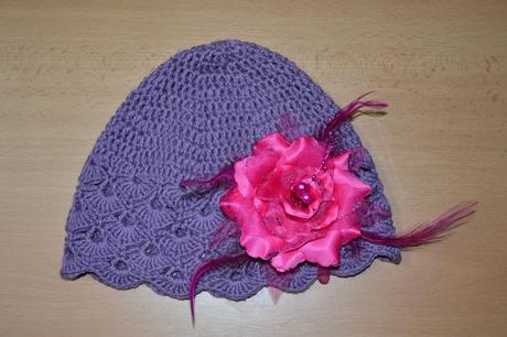 Háčkovaná čiapočka s kvetom, <50 - 158