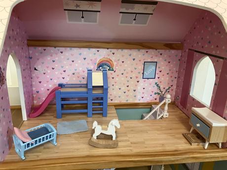 Drevený domček pre bábiky, 