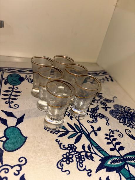 Elegantné retro štamperlíky so zlatým okrajom 6ks, 