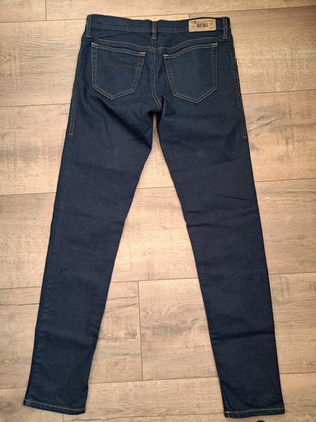 Tmavomodre rifle, diesel,s