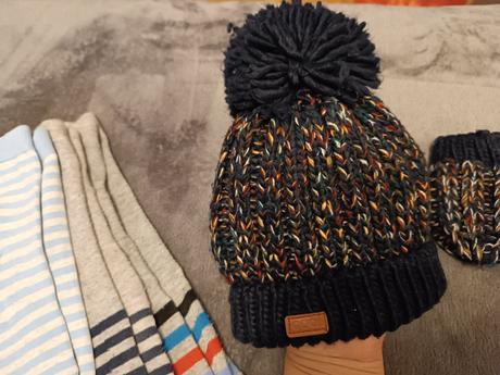 Čiapka s brmbolcom - do 6m + pančušky grátis, 74