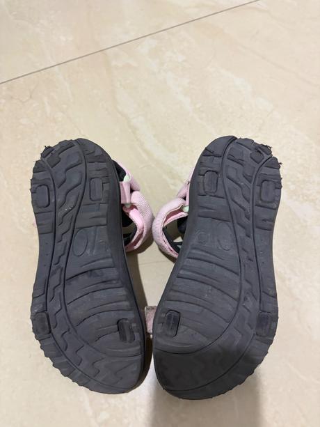 Sandálky, sinsay,31