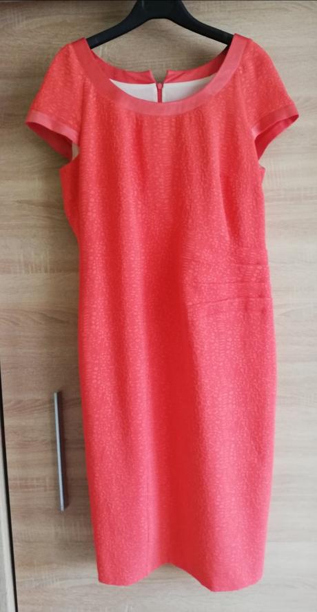 Dámske spolocenské šaty 46 koralova, 46