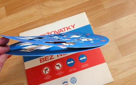 Papierové koleso križovatky bez nehôd, 