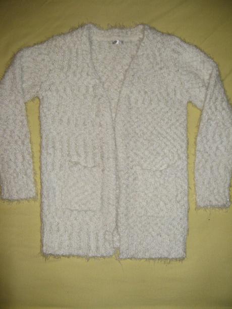 Biely hrejivy svetrik, pepco,122