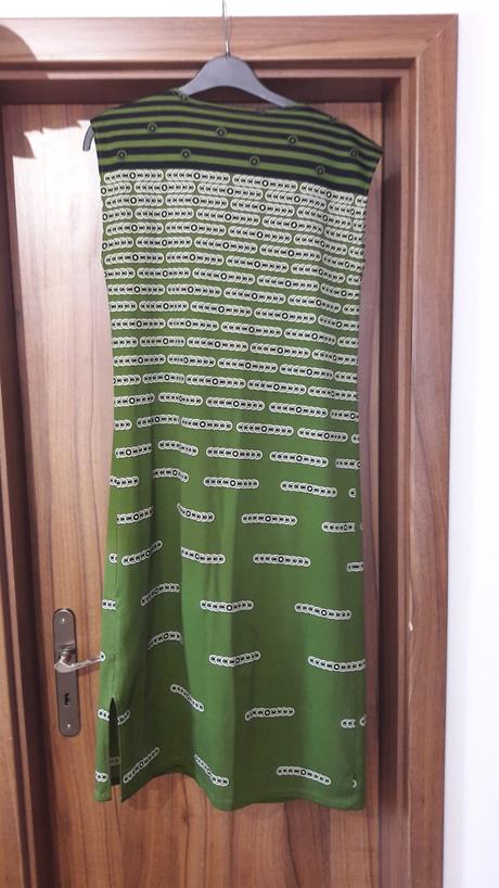 Jednoduche zelene saty, 40