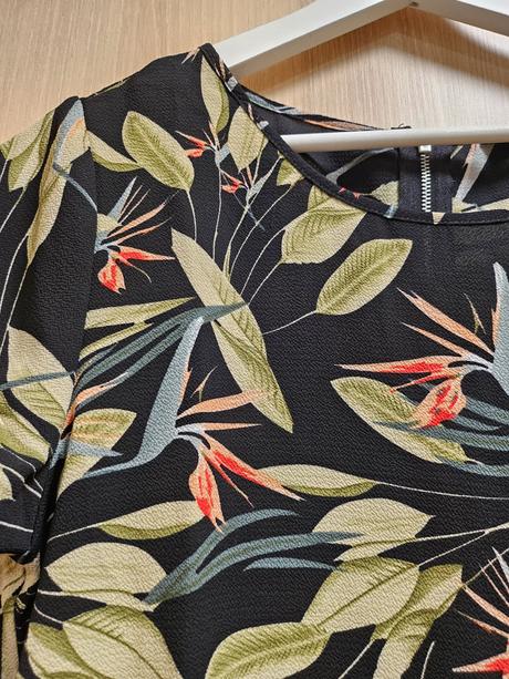 Blúzka only so vzorom kvetin a listov, only,36