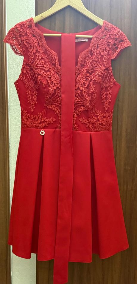 Elegantné šaty, 38