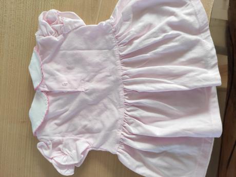 Šaty s ružičkami, 68