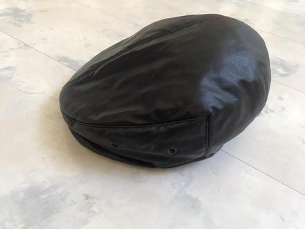 Koženková šiltovka, l