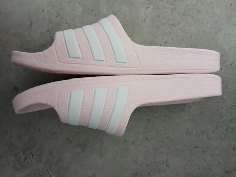 Bledoružove adidas šľapky super stav, adidas,29