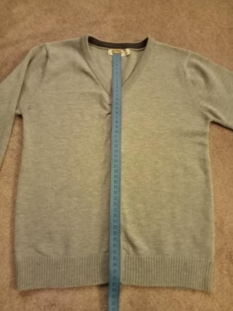 Elegantný svetrík s ozdobnými záplatami na lakťoch, lusa,140