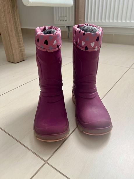 Gumaky, 28