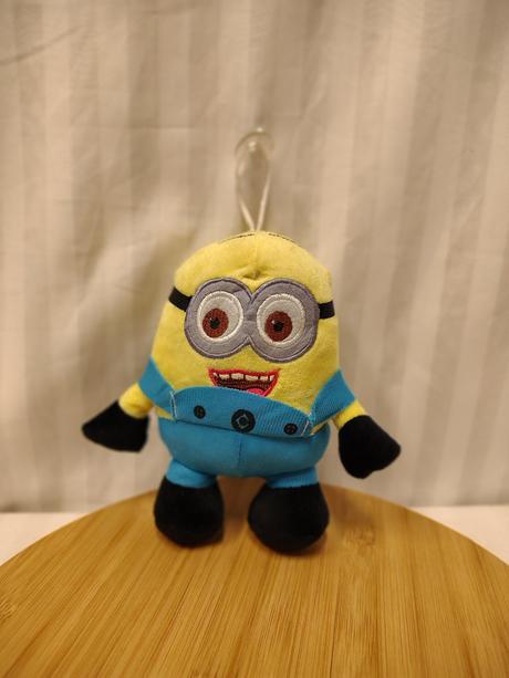 Plyšový mimoň bob vyšívané oči a prísavka, 20,5 cm,