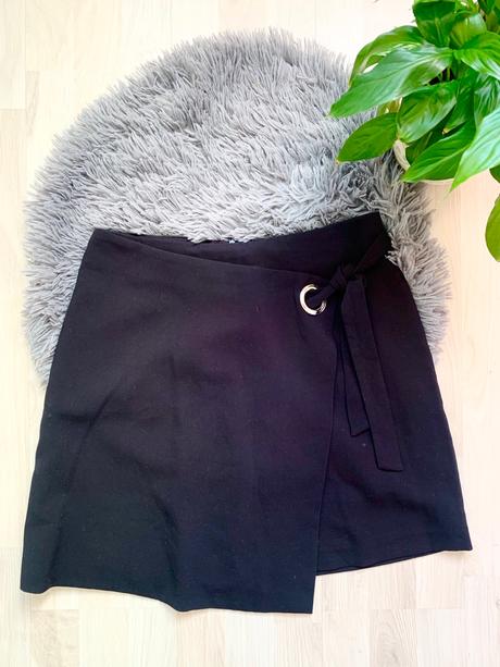 Čierna prekladaná sukňa na zips amisu, amisu,l