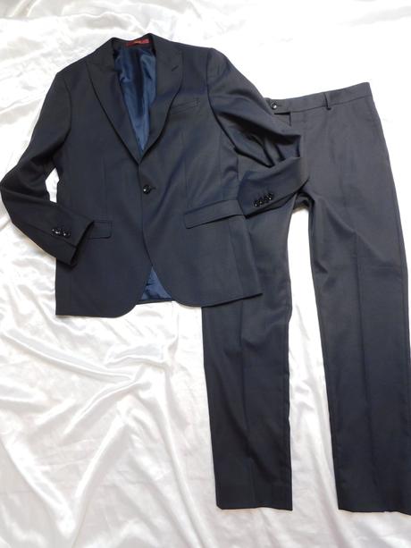 Luxusný pánsky oblek tmavomodrej farby, m